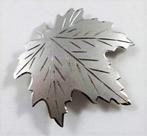 Geciseleerd blad esdoorn, sterling zilver broche (7392-3944), Ophalen, Zo goed als nieuw, Zilver, Zilver