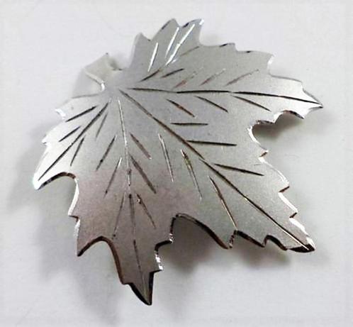 Geciseleerd blad esdoorn, sterling zilver broche (7392-3944), Sieraden, Tassen en Uiterlijk, Broches, Zo goed als nieuw, Zilver