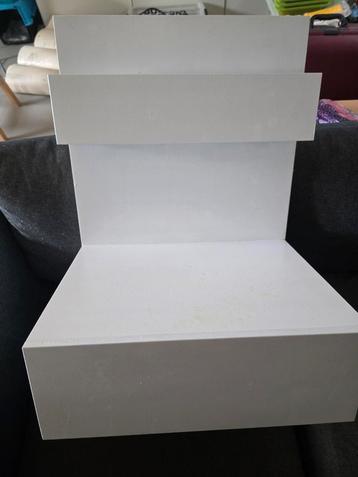 Malm nachtkastje om links aan bed te bevestigen (Ikea)