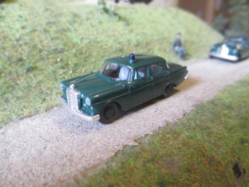 Mercedes Benz W110 Heckflosse Polizei zonder opdruk/ Politie, Hobby en Vrije tijd, Modelauto's | 1:87, Zo goed als nieuw, Auto