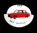 DAF Daffodil 1964 speld rood, Verzamelen, Speldjes, Pins en Buttons, Transport, Speldje of Pin, Zo goed als nieuw, Verzenden