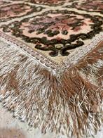 Retro vintage tafelkleed velvet bloemen 166/102, Huis en Inrichting, Stoffering | Tapijten en Kleden, Gebruikt, 100 tot 150 cm