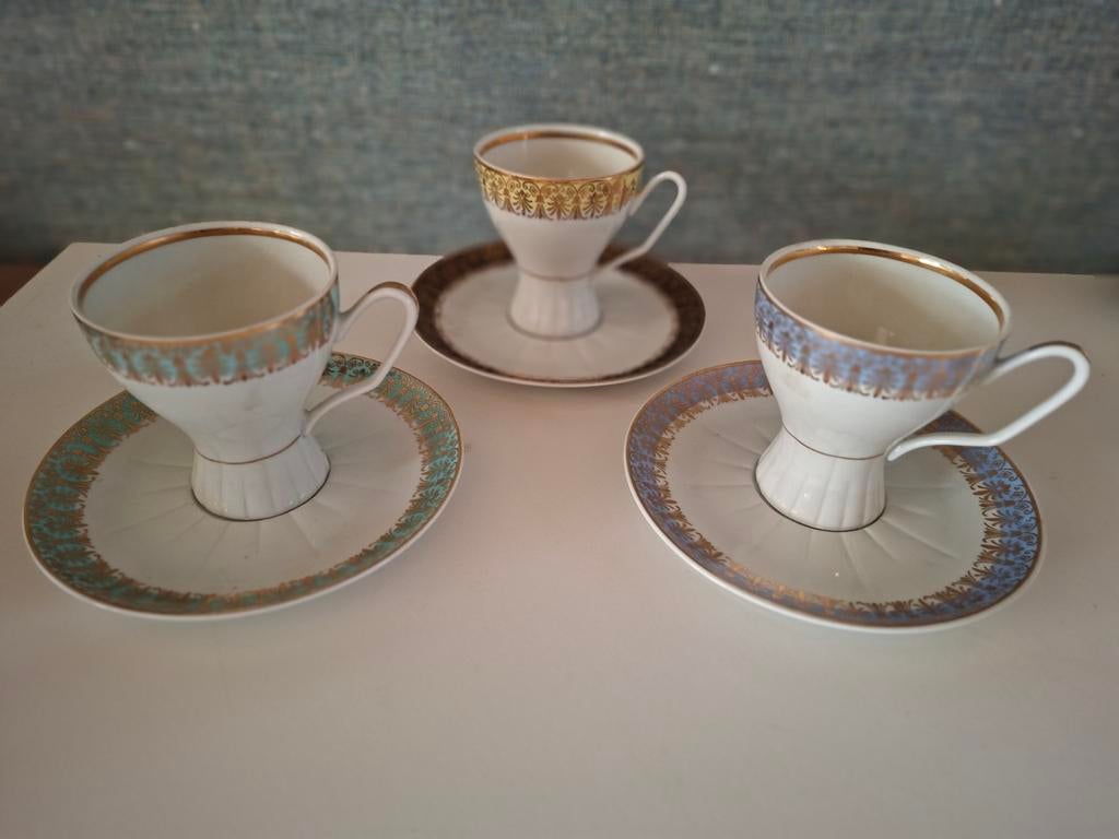 3 Sierlijke Engelse Kopjes en Schotels, Huis en Inrichting, Keuken | Servies, Gebruikt, Ophalen of Verzenden, Overige stijlen
