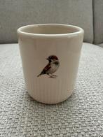 Nieuw keramieken beige plant pot reliëf en afbeelding mus, Overige kleuren, Aardewerk of Porselein, Nieuw, Ophalen of Verzenden