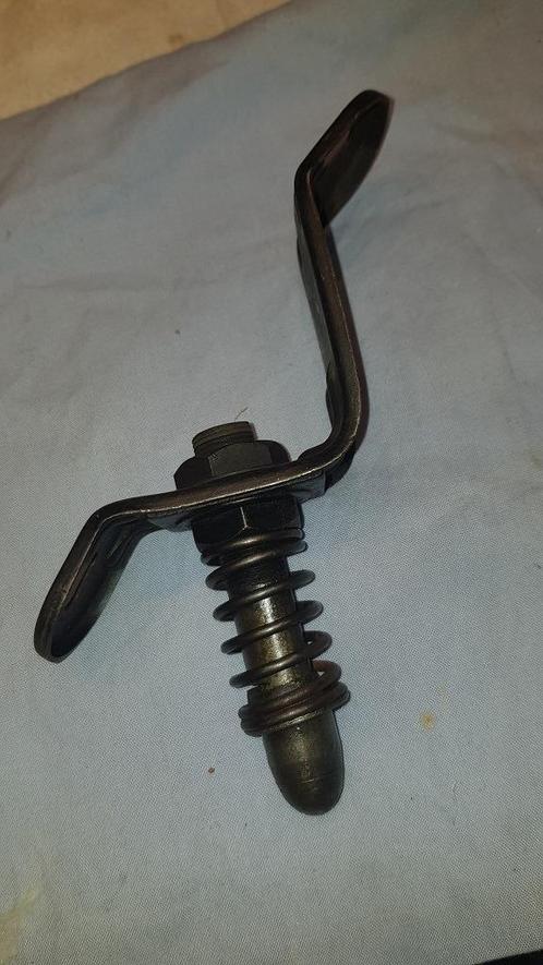 VW Brilkever kofferklep slotvanger VW 311.005, Auto-onderdelen, Carrosserie en Plaatwerk, Achterklep, Oldtimer onderdelen, Volkswagen