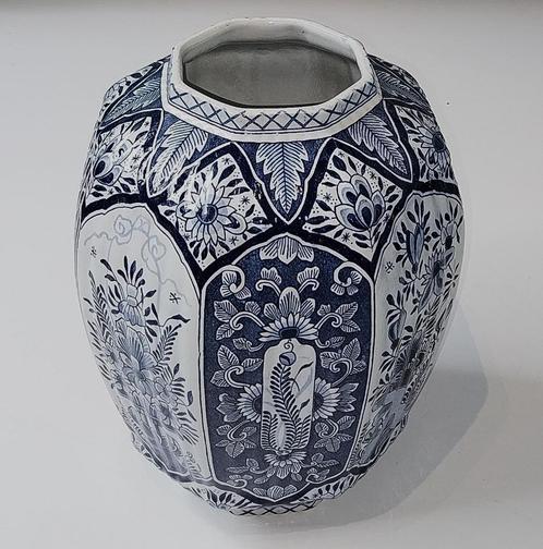 Delfts blauw 8-hoekige bloemenvaas, Antiek en Kunst, Antiek | Vazen, Ophalen of Verzenden