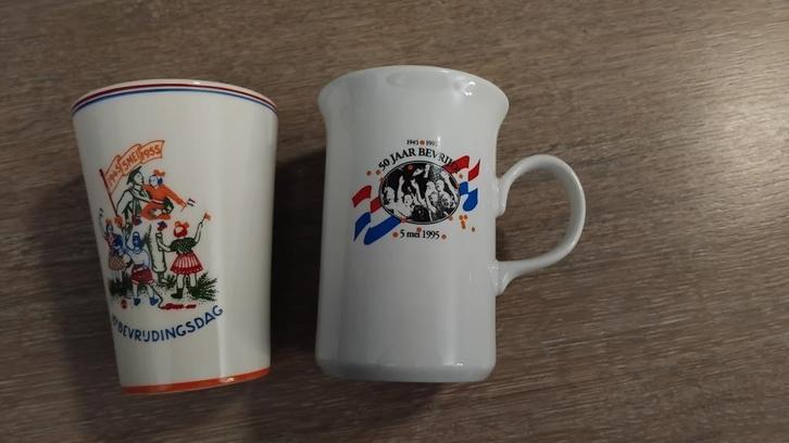 2 Bevrijdingsbekers, Verzamelen, Militaria | Tweede Wereldoorlog, Overige soorten, Overige typen, Nederland, Ophalen of Verzenden