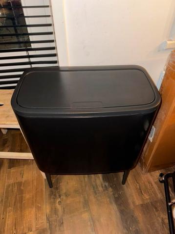 Mat zwart Brabantia prullenbak beschikbaar voor biedingen