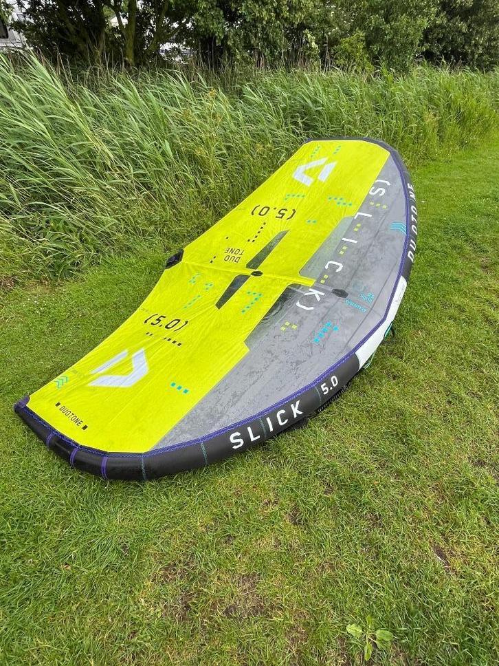 Duotone Slick 5,0 2024 compleet met giek € 700, Watersport en Boten, Wingsurfen, Zo goed als nieuw, Wingsurf-wing, Ophalen