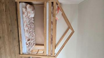 Stapelbed beschikbaar voor biedingen