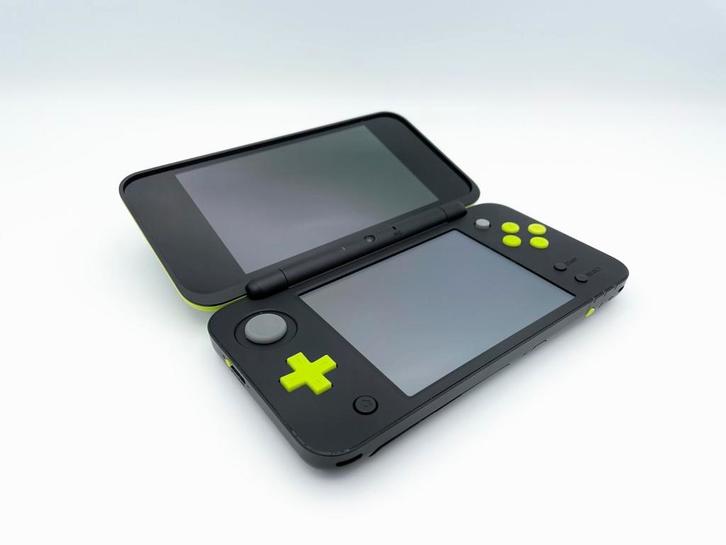 New Nintendo 2DS XL Black + Lime Green + Mario Kart 7, Spelcomputers en Games, Spelcomputers | Nintendo 2DS en 3DS, Zo goed als nieuw