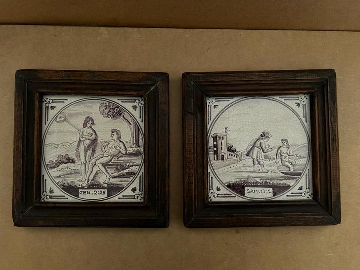 2 bijbel tegeltjes incl houten lijstje GEN 2:25 & SAM 11.2, Antiek en Kunst, Antiek | Wandborden en Tegels, Ophalen