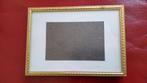 Oud retro klein goud kleurig fotolijstje bewerkte hoeken., Antiek en Kunst, Ophalen of Verzenden