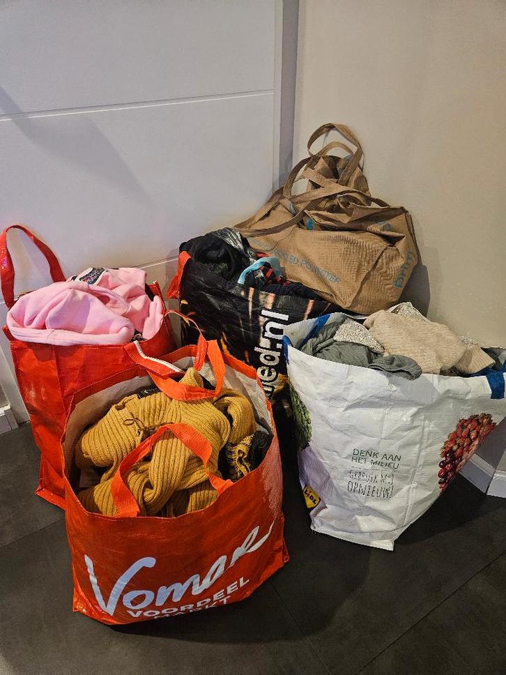 Partij Gebruikte Dames, Baby en kinderkleding +/- 100 stuks, Kleding | Dames, Dames-kledingpakketten, Gedragen, Maat 38/40 (M)