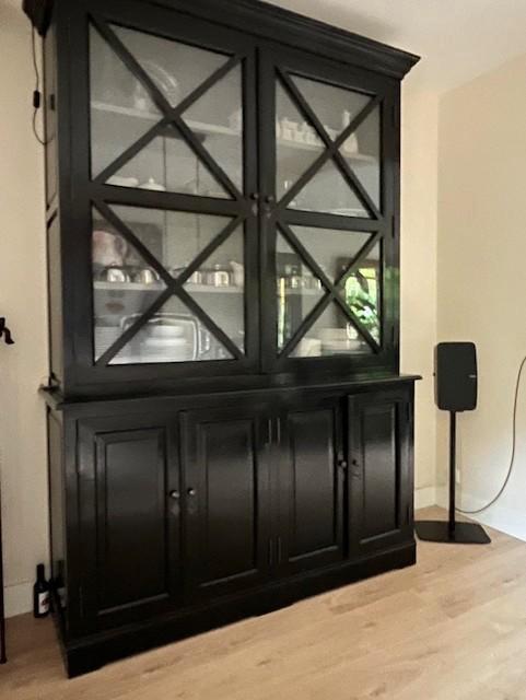 Prachtige zwarte buffetkast, Huis en Inrichting, Kasten | Kledingkasten, Zo goed als nieuw, 200 cm of meer, 150 tot 200 cm, 25 tot 50 cm