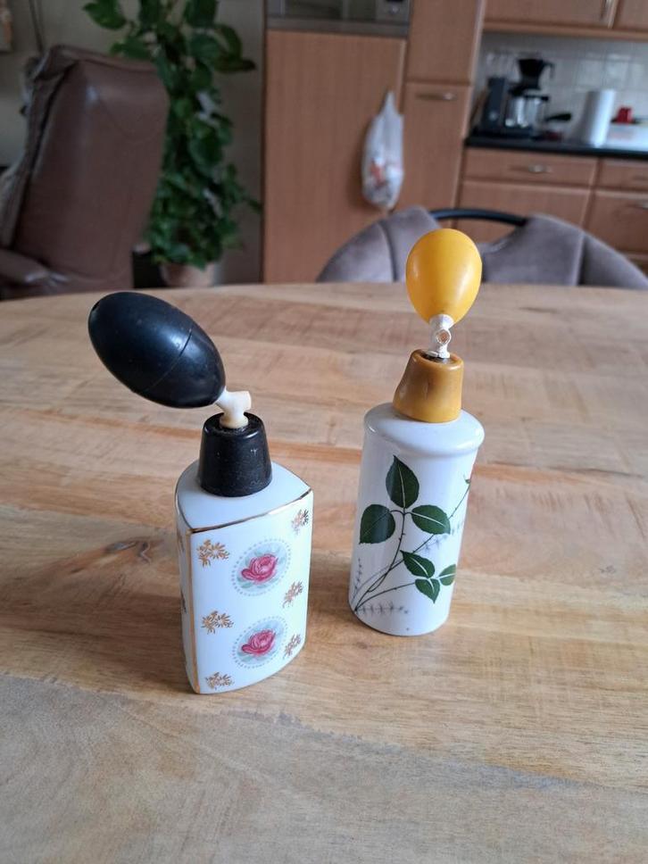 2 Vintage parfum verstuivers, Antiek en Kunst, Antiek | Porselein, Ophalen of Verzenden