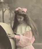 fr 1908 meisje lang haar roze strik reuze paasei kanten jurk, Verzenden, Voor 1920, Gelopen, Overige thema's