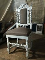 oude stoelen, 1 met veel houtsnijwerk, Ophalen