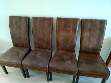 4 Eetkamerstoelen beschikbaar voor biedingen
