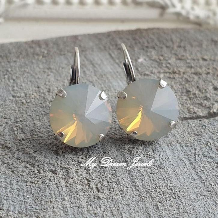 Oorbellen Rivoli met Swarovski Light Grey Opal, Sieraden, Tassen en Uiterlijk, Oorbellen, Nieuw, Hangers, Overige materialen, Grijs