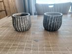 Twee kleine bloempotjes, Huis en Inrichting, Ophalen, Zo goed als nieuw, Overige materialen, Minder dan 25 cm