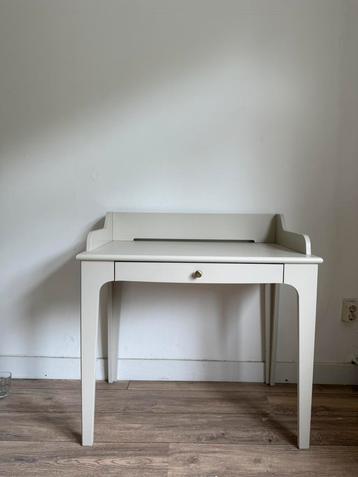 IKEA LOMMARP bureautje in zeer goede staat beschikbaar voor biedingen