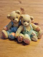 Priscilla Hillman (Cherished Teddies Town) Travis and Tucker, Verzamelen, Ophalen of Verzenden, Zo goed als nieuw, Beeldje, Cherished Teddies