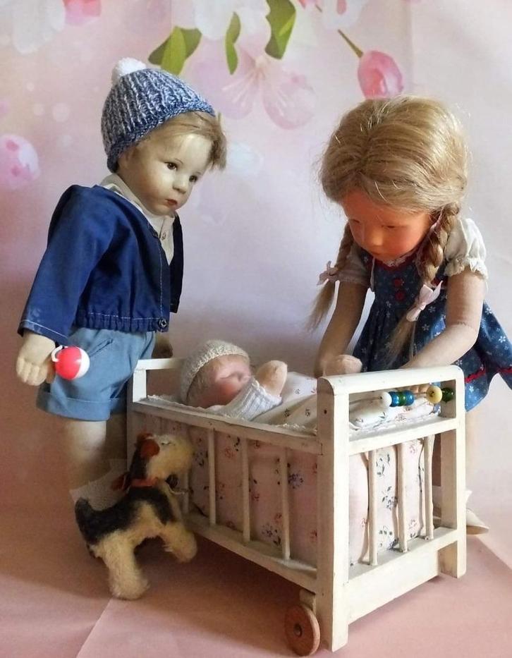 schattig antiek ledikantje met Käthe Kruse Duimelijntje, Antiek en Kunst, Antiek | Speelgoed, Verzenden