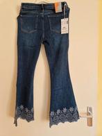 Nieuw flare jeans broek borduursel diamantjes L 40, Kleding | Dames, Spijkerbroeken en Jeans, Ophalen of Verzenden, Nieuw, Blauw