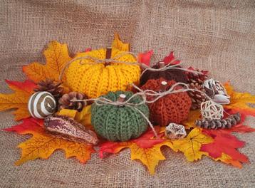 Gehaakte herfstdecoratie beschikbaar voor biedingen