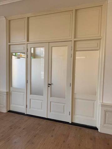 Door with glass beschikbaar voor biedingen