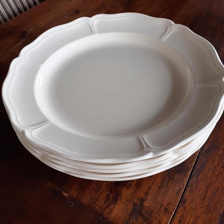 Wedgwood QUEENS PLAIN  Nieuwe ontbijtborden Ø 23 cm, Huis en Inrichting, Keuken | Servies, Nieuw, Bord(en), Wedgwood, Aardewerk