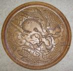 Notenhouten (wand)bord met afbeelding in houtsnijwerk, Ophalen of Verzenden