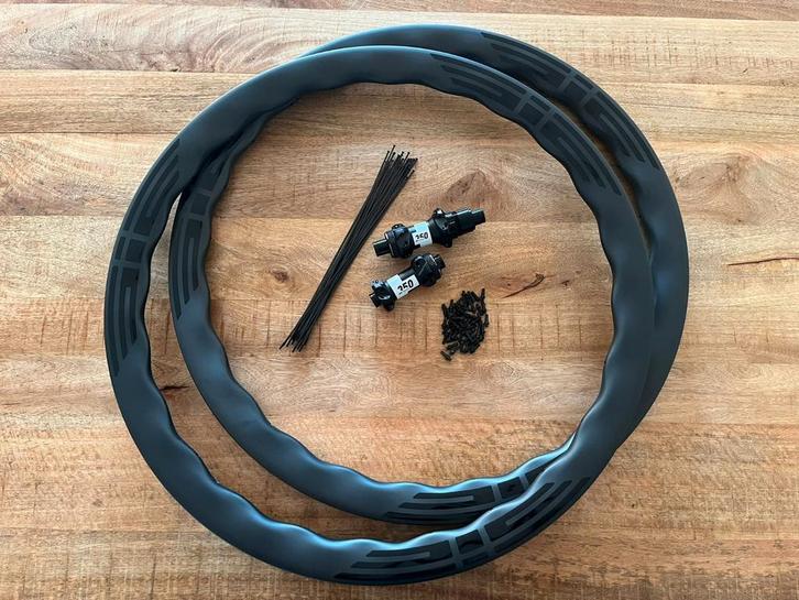 Handgespaakte carbon wielen op maat, race, gravel, mtb, Fietsen en Brommers, Fietsonderdelen, Ophalen of Verzenden