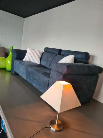 Uitverkoop! Italiaans ontwerp 2,5 zitsbank donkerblauw  beschikbaar voor biedingen