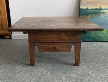Spaanse salontafel eikenhout vierkant beschikbaar voor biedingen
