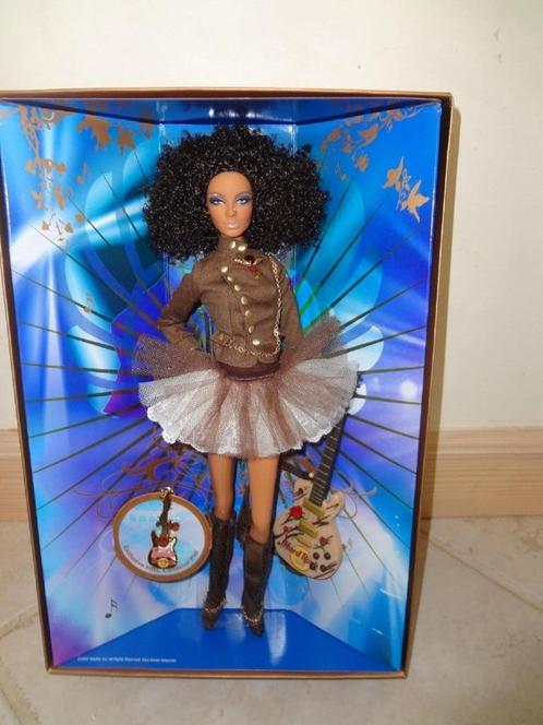 Hard Rock Cafe Barbie Doll Gold Label, Verzamelen, Poppen, Zo goed als nieuw, Fashion Doll, Ophalen of Verzenden