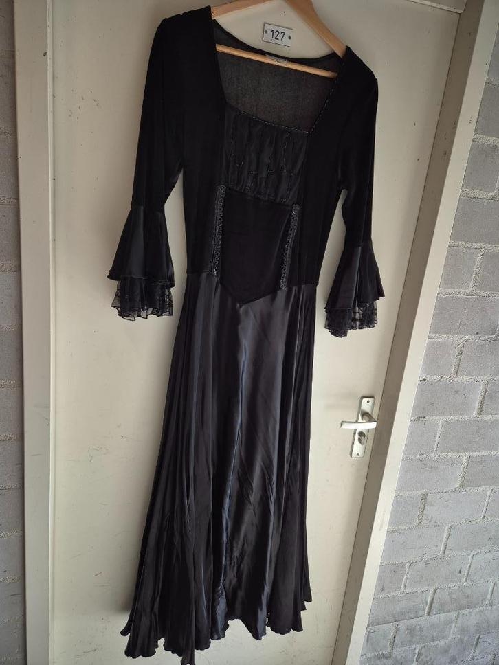 Gothic heel lange jurk fluweel wijde mouwen, rok M/L, Kleding | Dames, Jurken, Zo goed als nieuw, Maat 38/40 (M), Zwart, Onder de knie