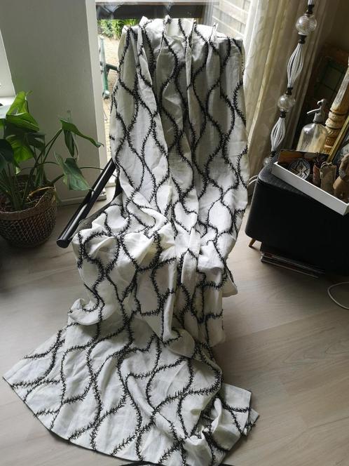wit gordijn met zwarte bewerking, Huis en Inrichting, Stoffering | Gordijnen en Lamellen, Nieuw, 200 cm of meer, 50 tot 100 cm