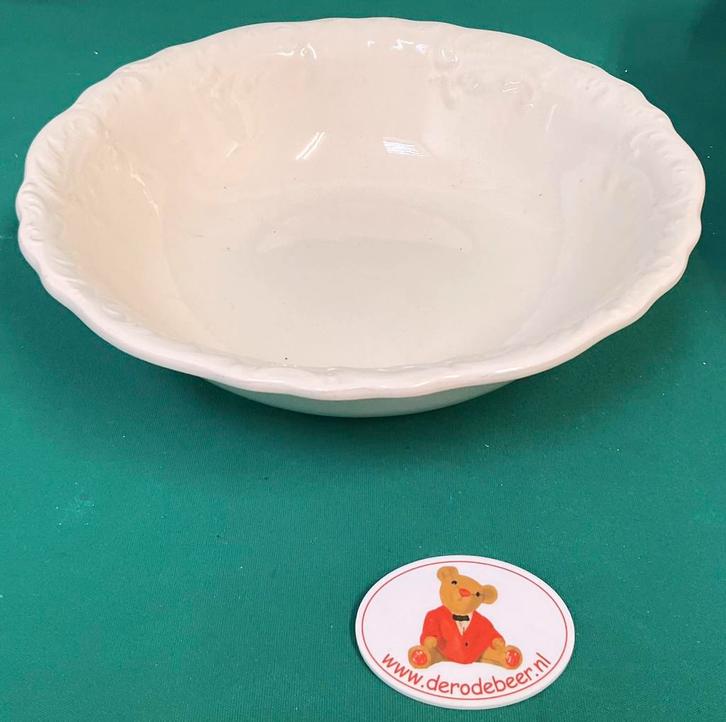 Vintage schaal van P. Regout te Maastricht, Antiek en Kunst, Antiek | Schalen, Ophalen of Verzenden