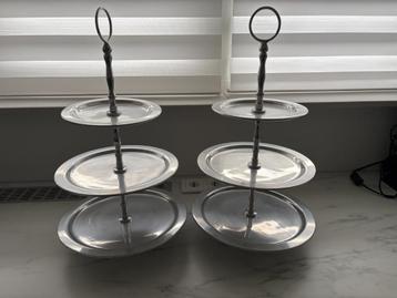 Te koop: Set etageres met drie lagen. beschikbaar voor biedingen