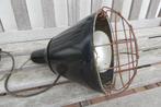Oude industriële hanglamp, zwart metaal en kunststof gedeelt, Antiek en Kunst, Ophalen of Verzenden