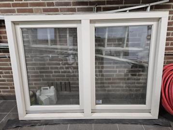 Double door wooden window in excellent condition  beschikbaar voor biedingen