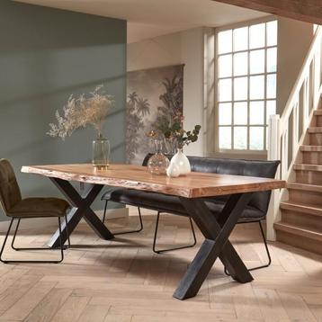 Acacia Boomstam Tafel met Stalen Onderstel beschikbaar voor biedingen