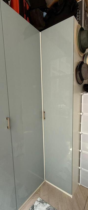 Corner wardrobe