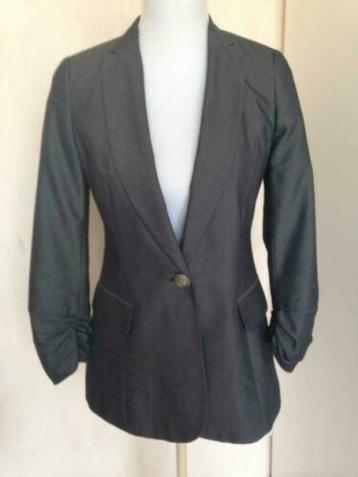 Getailleerde grijze blazer beschikbaar voor biedingen