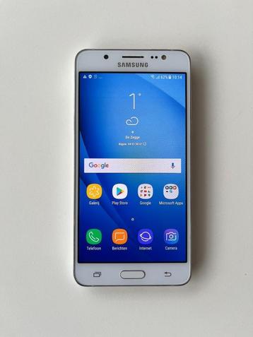 Samsung Galaxy J5 – Wit beschikbaar voor biedingen