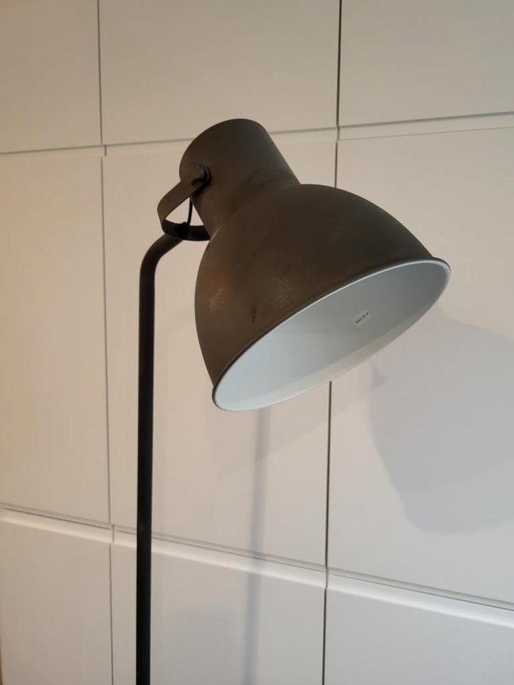Staande Lamp, vloerlamp, hoeklamp, lamp Ikea, 180cm, Huis en Inrichting, Lampen | Vloerlampen, Gebruikt, 150 tot 200 cm, Metaal