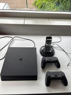 PS4 met 2 controllers + oplaadstation, Gebruikt, Met 2 controllers, Ophalen of Verzenden, 1 TB