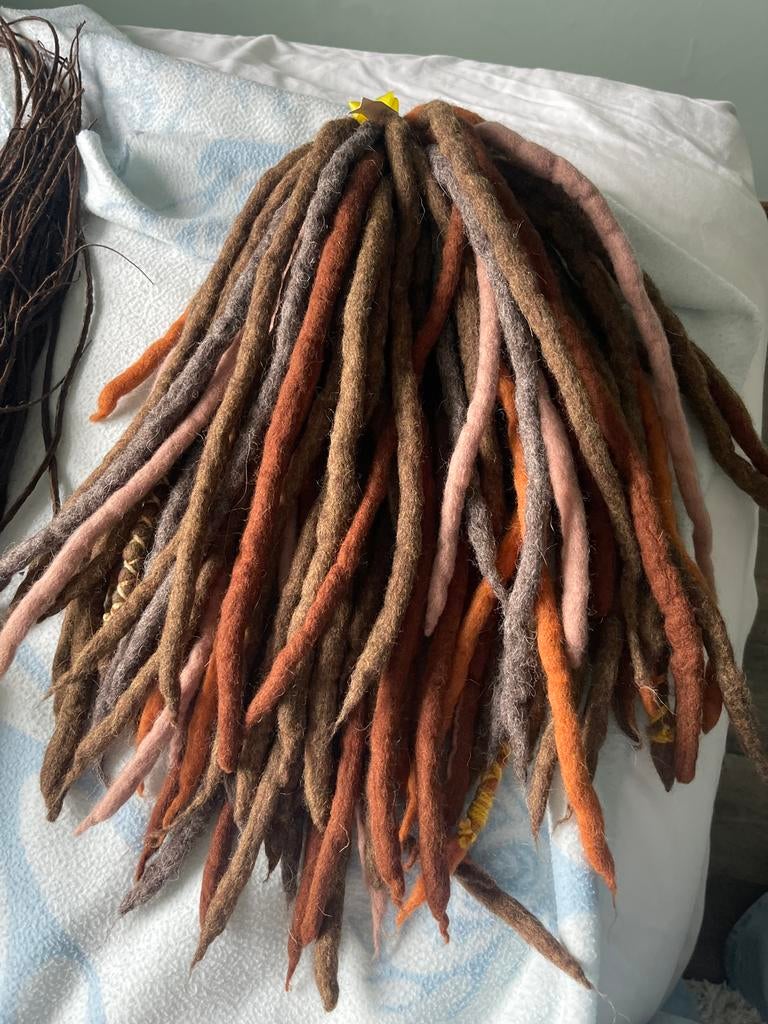 Nieuwe set wol dreads, Sieraden, Tassen en Uiterlijk, Uiterlijk | Haarverzorging, Ophalen of Verzenden, Nieuw, Pruik of Haarverlenging